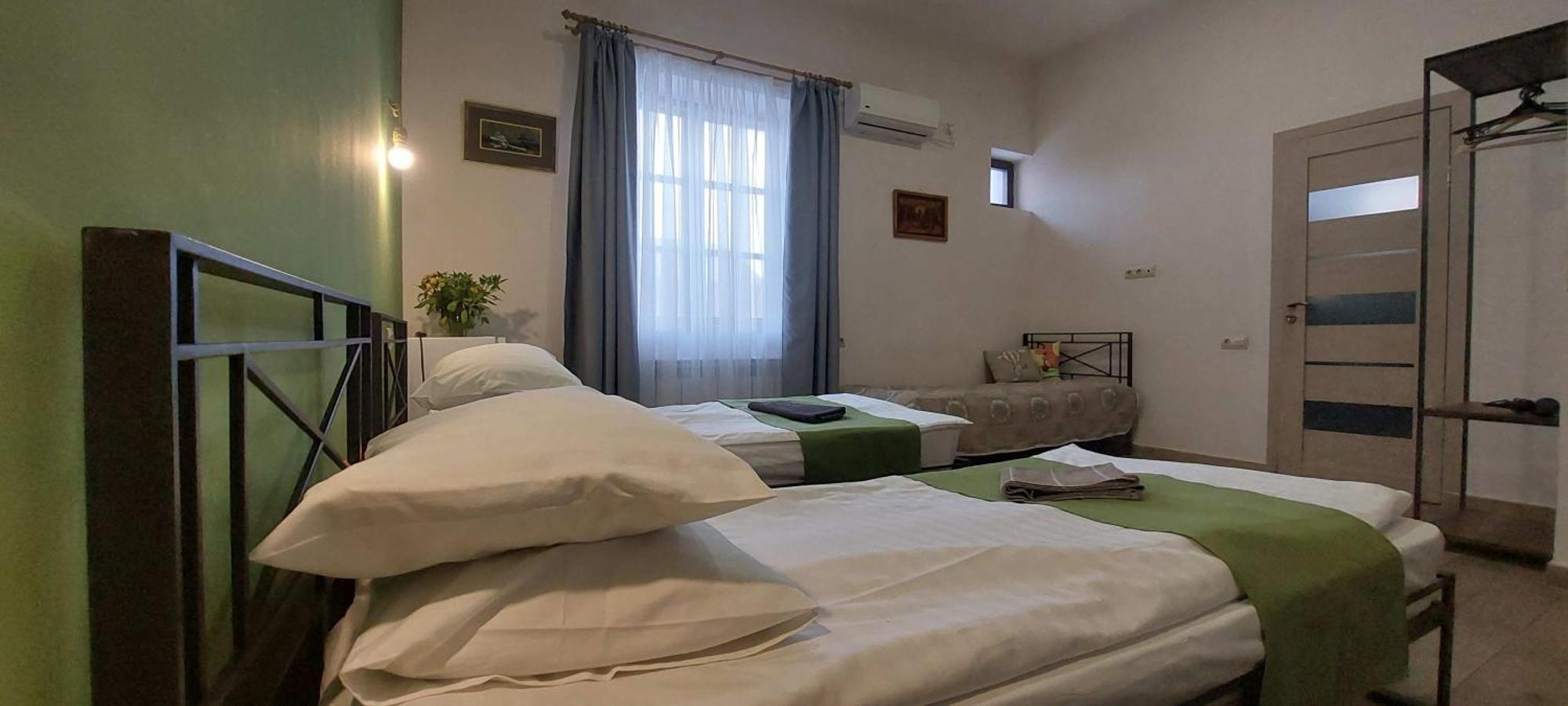 Camera Doppia con Letti Singoli Spaziosa